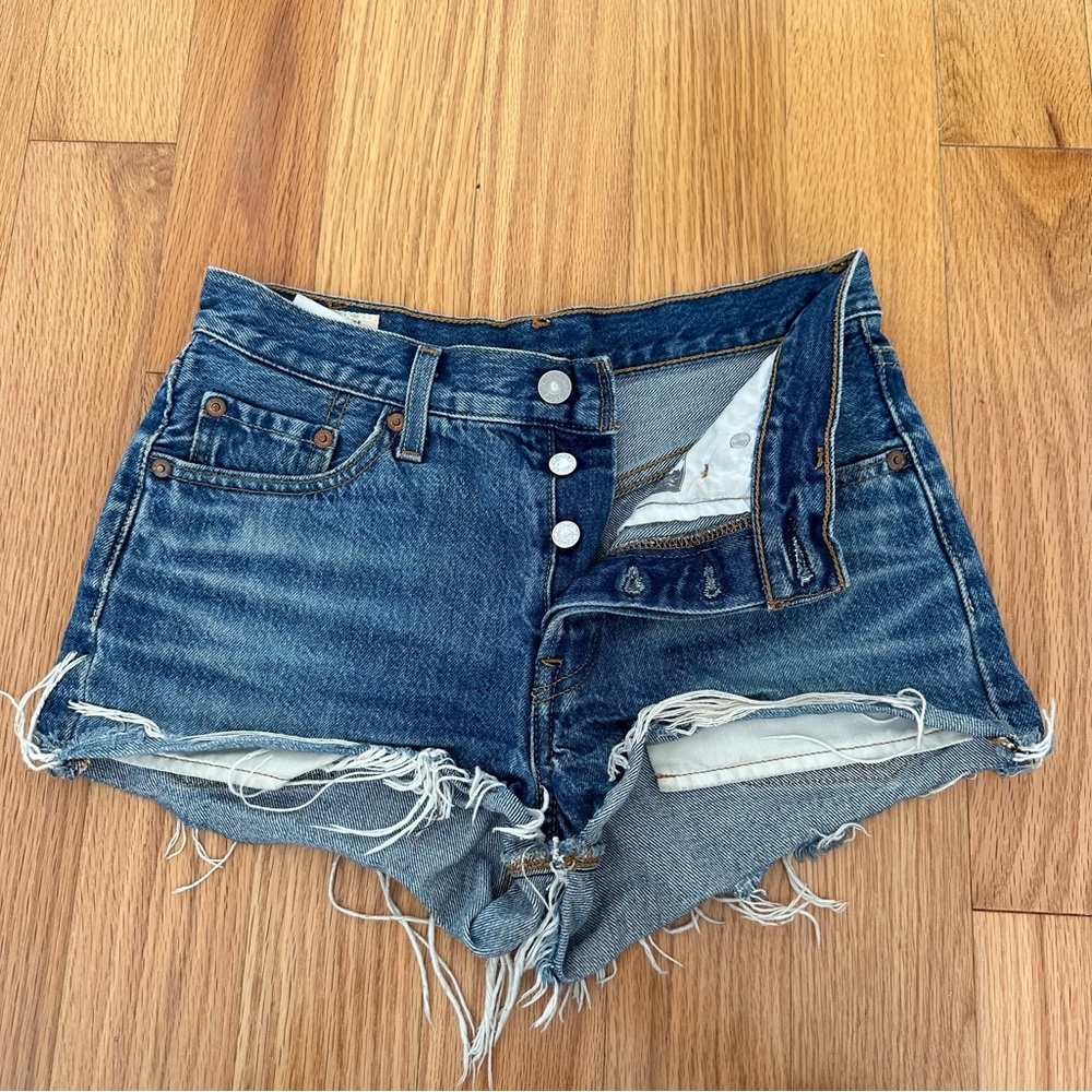 Levi’s Dark Wash Jean Shorts - Size 25